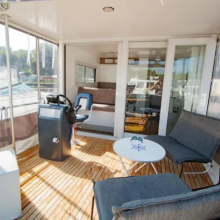 Botel Hausboot